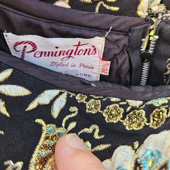 Vintage 1960s Sleeveless Brocade Party Dress (14 in sizing today) - Picture 5 of 7